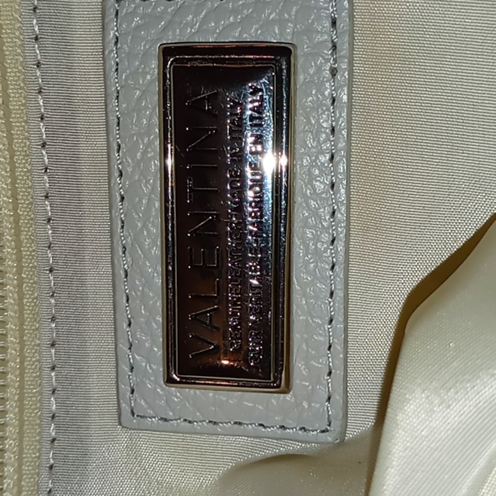 Handbags - Picture 3 of 6